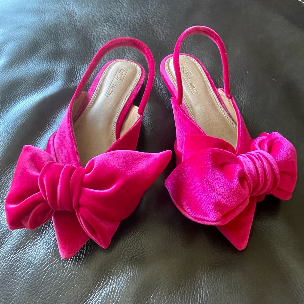 Pink velvet bow slippers